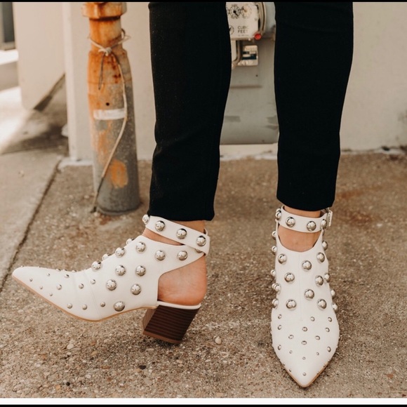 Vici Shoes - BRAND NEW studded Booties 🖤